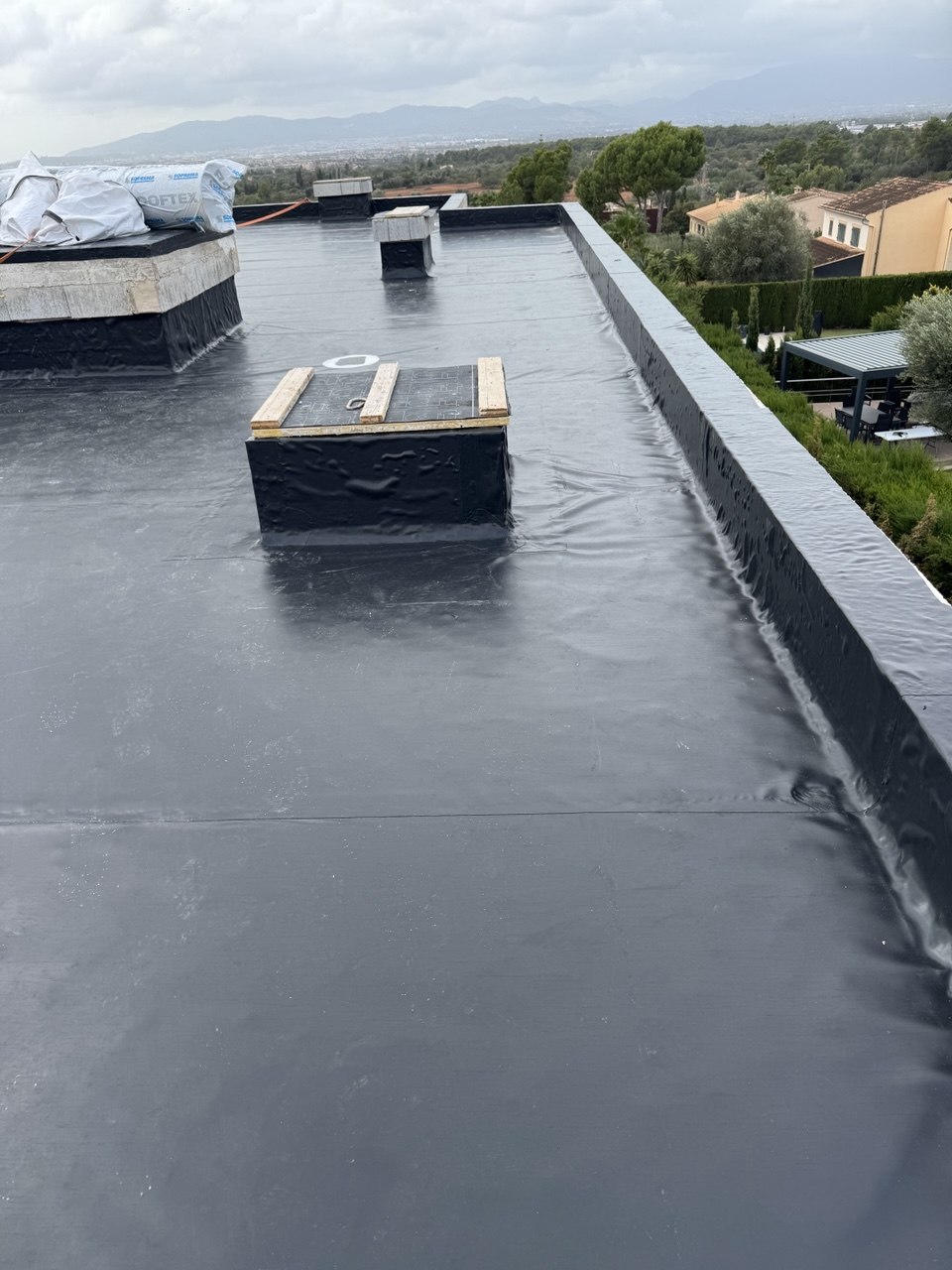 Cubierta EPDM con panorámica de Mallorca