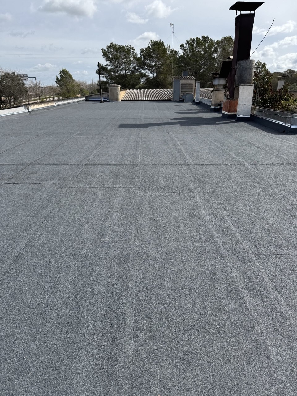 Tejado industrial impermeabilizado - después