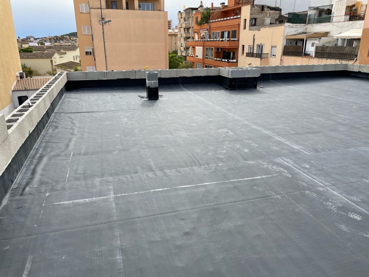Terraza impermeabilizada en zona urbana